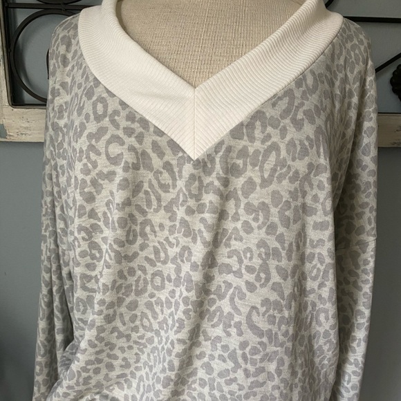 LAST ONE GREY LEOPARD FULL SET LOUNGE/PJ SET SMALL - Picture 6 of 7